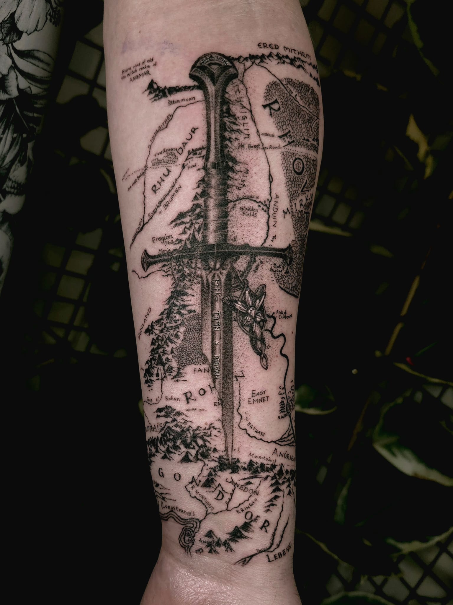 iza microrealism sword (lotr)